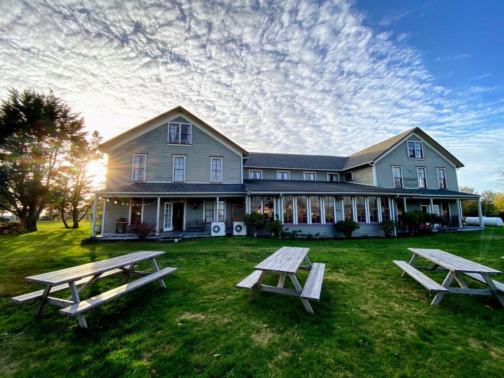 tokeland hotel, a dog-friendly place to stay.